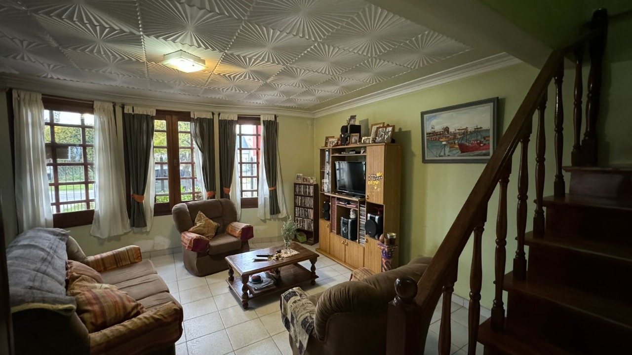 Venta de casa de 5 ambientes en Coronel Dorrego