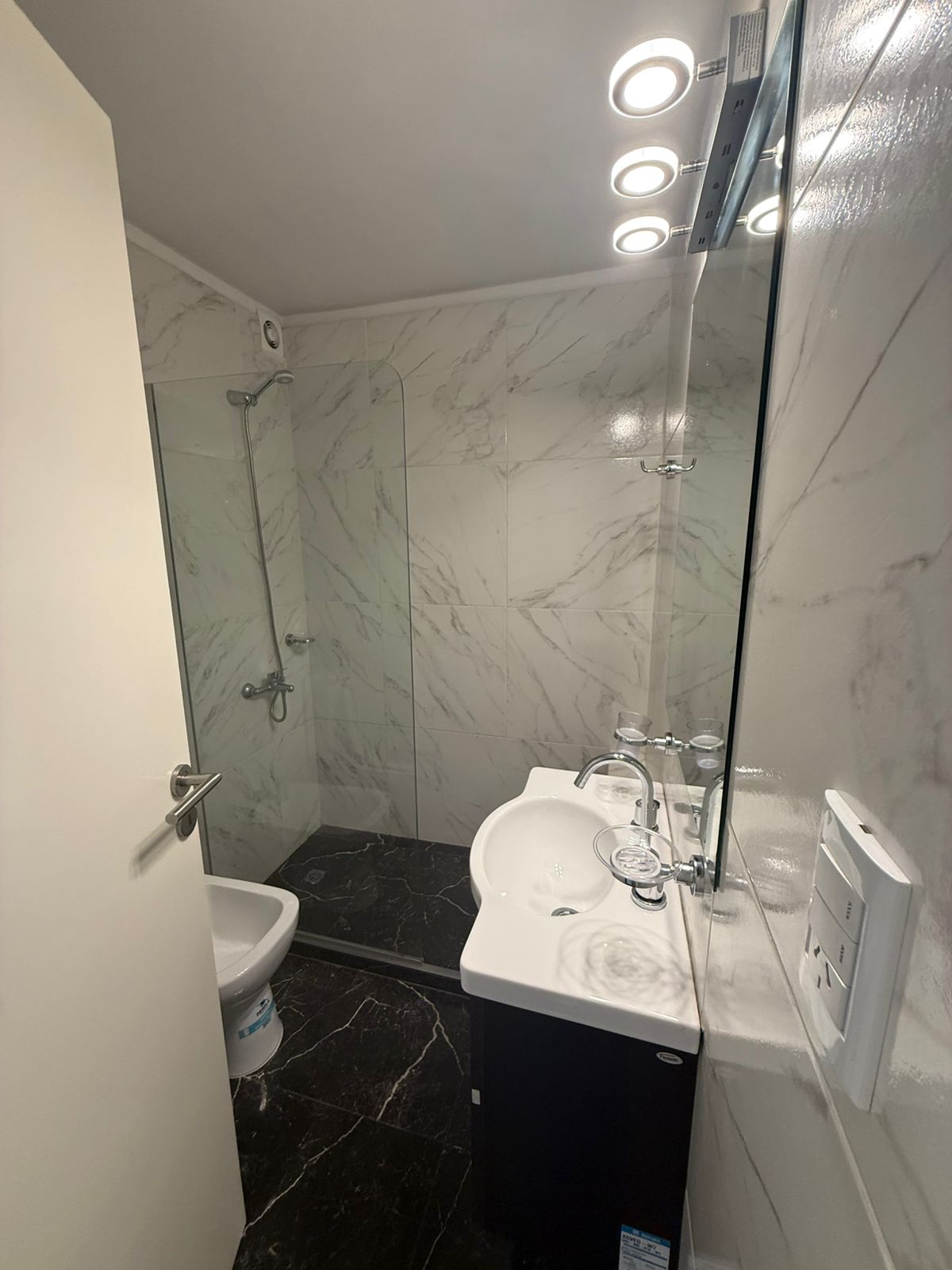 Venta departamento de 2 ambientes con dependencia en zona Centro